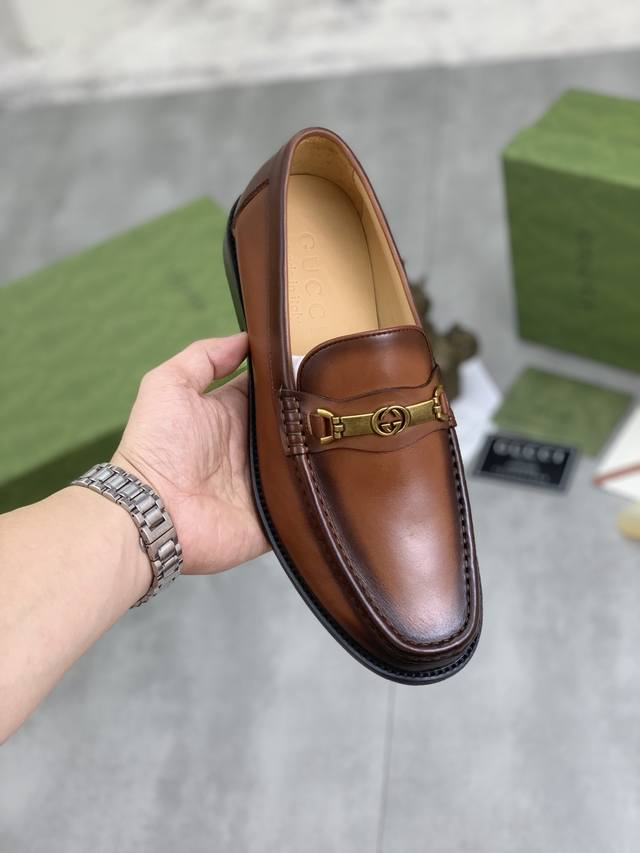 工厂价 实价高版本 原版古驰新款皮鞋 品牌： Gucci 古奇 标准码：38-45 等级：官网同款 原单品质 材料：原版小牛皮 水染牛皮内里 原版大底 款式类别